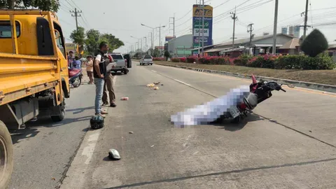 สลด สาวเซเว่นแม่ลูกอ่อน ขี่จยย.ไปส่งของ ชนท้ายรถกรมทางหลวง ดับคาที่ 