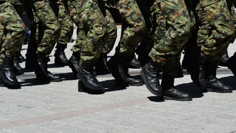 “บิ๊กตู่” เซ็นคำสั่งกลาโหม เลื่อนกำหนดปลดทหารกองประจำการที่สมัครใจรับราชการต่อ