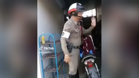 ดราม่าตำรวจจราจรปากพนัง ปะทะคารมชาวบ้าน ปมบุกจับ จยย.ท่อดัง ทำเกินกว่าเหตุหรือไม่