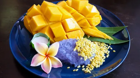 วิธีทําข้าวเหนียวมะม่วงง่ายๆ จานเด็ด พร้อมวิธีเลือกมะม่วงให้หวานฉ่ำ