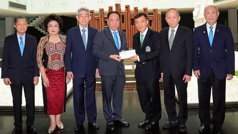 "กิตติพงษ์-ยุวดี เตรัตนชัย" มอบเงิน 100,000 บาท เพื่อสมทบทุนมูลนิธิไทยรัฐ