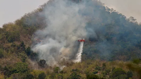 มท.ตามเข้มไฟป่า-หมอกควัน-PM 2.5 ผู้ว่าฯ นครนายก คาดคุมไฟไหม้เขาแหลมได้ 3-5 วัน