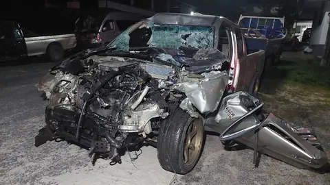 ผัวเมียขับกระบะกลับจากขายของ ชนท้าย 10 ล้ออย่างจัง เสียชีวิตทั้งคู่