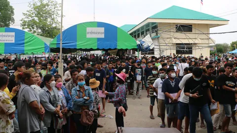 ด่านขุนทดคึกคัก ลุ้นจับใบดำใบแดง มีเฮ-ล้มทั้งยืน ขนมาเป็นย่ามยังไม่รอด (คลิป)