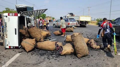 วินาศสันตะโร ชนยับ 4 คันรวด พลิกคว่ำระเนระนาด บาดเจ็บ 5 ตาย 1