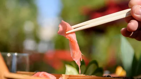 ตำรวจญี่ปุ่นรวบสองหนุ่ม ผิดอนามัยร้านอาหารดัง