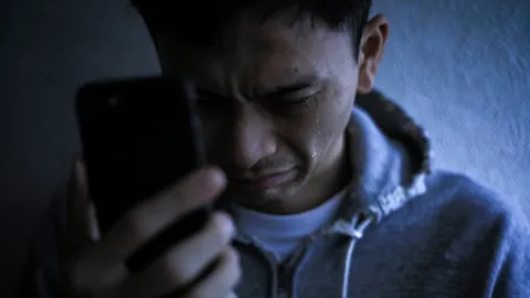 อบอุ่นหัวใจ ชายชาวจีนส่งข้อความหาพ่อที่เสียชีวิตไปแล้ว สุดอึ้งเมื่อมีข้อความปลอบใจตอบกลับมา