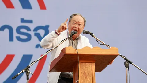 เลือกตั้ง 66 : พปชร.ปราศรัยใหญ่บ้านแพ้ว พา 3 ขุนศึกอ้อนขอคะแนน ยก “ลุงป้อม” มากบารมี