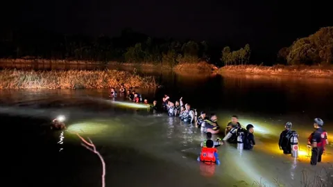 สลด หนุ่มใหญ่หว่านแหจมน้ำดับ แฟนเผยว่ายน้ำไม่เป็น-แถมซดเหล้าเข้าไปด้วย