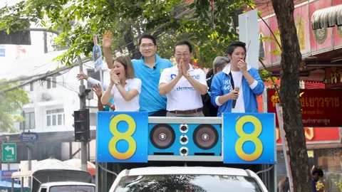 เลือกตั้ง 66 : 3 แกนนำ ปชป. กทม. บุกบางนา-พระโขนง ขอคะแนนคืน แนะเลือกคนทำงาน