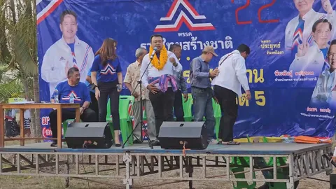 เลือกตั้ง 66 : ผู้สมัครส.ส.ปราศรัยเชียร์ลุงตู่อยู่ต่อ พลัดตกเวทีที่อุดรฯ