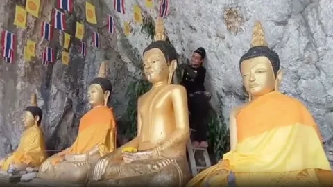 บูรณะหลวงพ่อองค์ใหญ่ อายุกว่า 800 ปี วัดเขาพระทอง เจอเลขเด็ดโผล่แผ่นหลัง (คลิป)