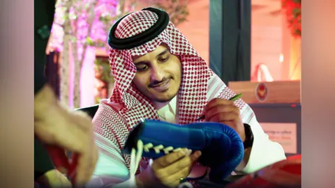 ไม่สน กุน ขแมร์ "เจ้าชายซาอุฯ" หลงรักมวยไทยหนักมาก-นั่งแท่นประธานด้วยตนเอง