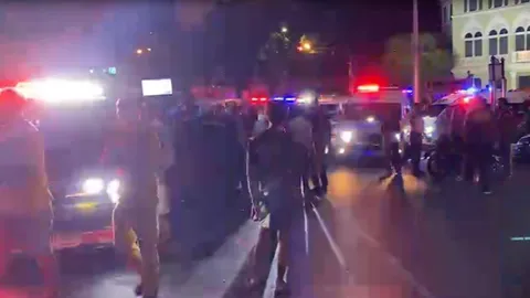 "ศึกกู้ภัย" 2 มูลนิธิแย่งคนเจ็บ เปิดศึกปะทะเดือดกลางกรุง-บาดเจ็บ 3 