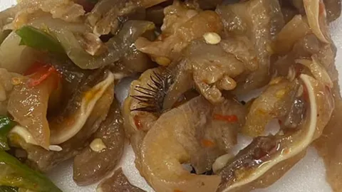 โซเชียลสยอง หนุ่มเผยภาพ "ขนตา" โผล่อยู่ในอาหาร อ.เจษฎ์ ตอบชัดสรุปมันคืออะไร