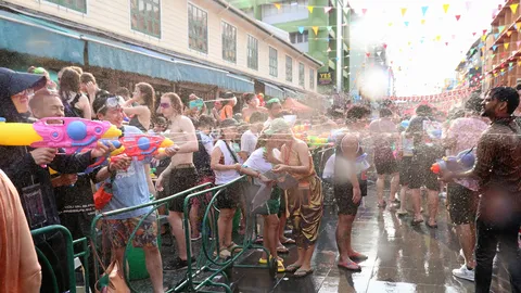 "สงกรานต์" ชุ่มฉ่ำ คึกคักทั่วประเทศ เผยเงินสะพัด ข้าวสาร-สีลม ไทย-ต่างชาติ แห่แน่นขนัด