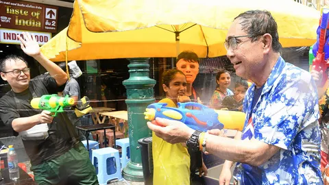 ลุงตู่เล่นด้วย (คลิป)