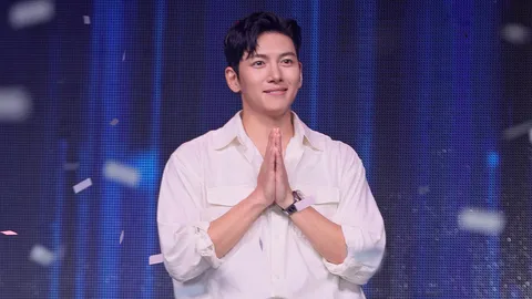 จีชางอุค หล่อไม่ไหว เก็บตกภาพ อุคจ๋าสุดฟินระดับร้อย 6 ปีกลับมาสมการรอคอย! 