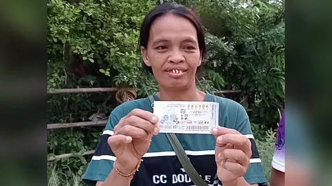 ศรีสะเกษ ดินแดนแห่งรางวัลที่ 1 หญิงชาวนาดวงเฮงถูกหวย 6 ล้าน มีคนมาบอกบุญ