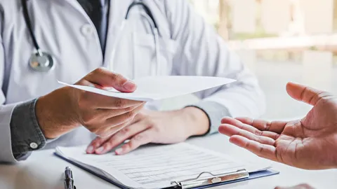 "หมอจ๊วด" เตือนใช้ใบความเห็นแพทย์เท็จหลังวันหยุดยาว มีความผิด เสี่ยงตกงาน