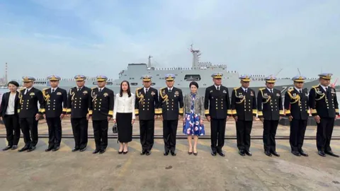 ผบ.ทร.ส่ง เรือหลวงช้าง เรือยกพลขึ้นบกขนาดใหญ่ แล่นกลับไทยเข้าประจำการ  (คลิป)