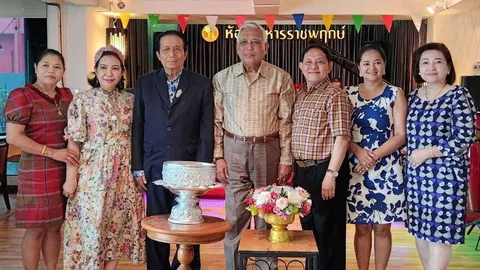 "สุรจิตร เปลี่ยนขำ" จัดพิธีรดน้ำดำหัว "สบโชค สุขารมณ์" อดีตประธานศาลฎีกา