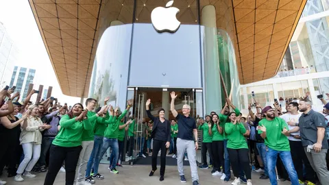 ทิม คุก เปิด “แอปเปิล สโตร์” แห่งแรกในอินเดียที่มุมไบ