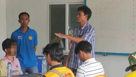 ผู้ใหญ่บ้าน พา 2 กลุ่มวัยรุ่น ตีกันกลางงานรถแห่ จับมือยุติความขัดแย้ง