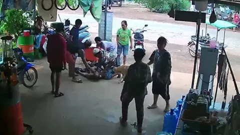 อากาศร้อนสุดอันตราย ทำคุณลุงวูบหมดสติ ญาติเร่งปั๊มหัวใจช่วยชีวิต (คลิป)