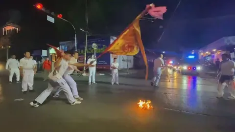 มูลนิธิ ทำพิธีเชิญวิญญาณเร่ร่อนตามท้องถนนเมืองอุดรฯ ส่งไปสู่ดินแดนสุขาวดี