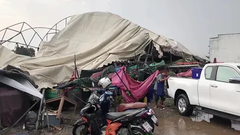 เต็นท์ถล่ม