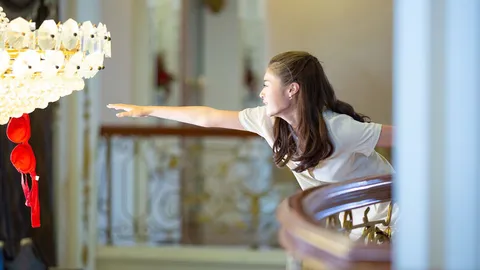 พิม แกล้งแรงให้ ยิปซี ปีนเก็บของ พลัดตกลงมา อินดี้ ห่วงแทบขาดใจ ในละคร "หลงเงา"