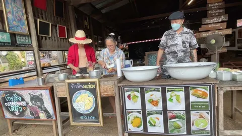 ศิลปินเจอพิษโควิด หันมาขายข้าวมันกะทิสด แต่งเป็น "ลูฟี่" ขายดีโดดเด่นไม่ซ้ำใคร (คลิป)