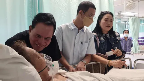 เสรี-หนึ่ง จักรวาล เข้าเยี่ยมครูชลธี ติดเชื้อแบคทีเรีย อาการยังวิกฤติ