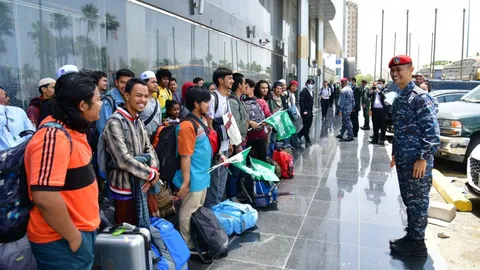 ถึง 4 ทุ่มคืนนี้ 78 คนไทยลอตแรกที่บินกลับมาจากซูดาน ส่วนอีก 4 คนขออยู่ที่ซาอุฯ