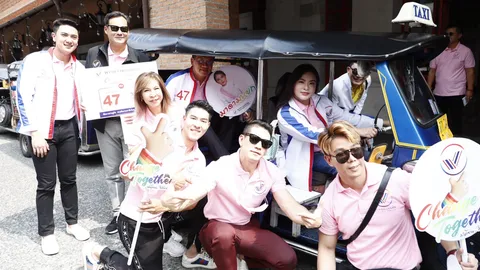 "รวมแผ่นดิน" นั่ง "ตุ๊กๆ" แห่หาเสียง ชู "เชียงใหม่ล้านนามหานคร"