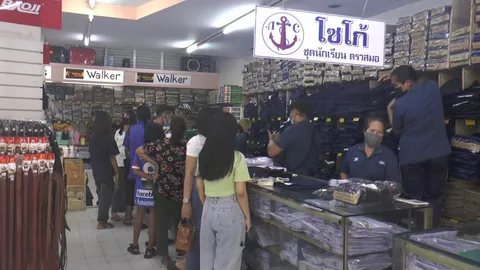 ผู้ปกครองที่โคราชแห่ซื้อชุดนักเรียน โอดราคาแพง ใกล้เปิดเทอมค่าใช้จ่ายเพิ่ม