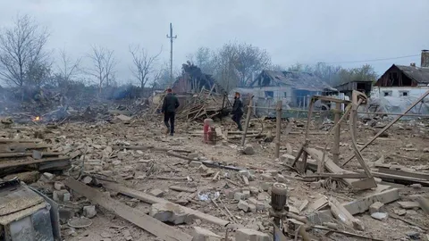 รัสเซียยิงมิสไซล์โจมตียูเครนตอนเช้ามืดรอบ 2 ถล่มบ้านเรือน-เจ็บ 34 ราย