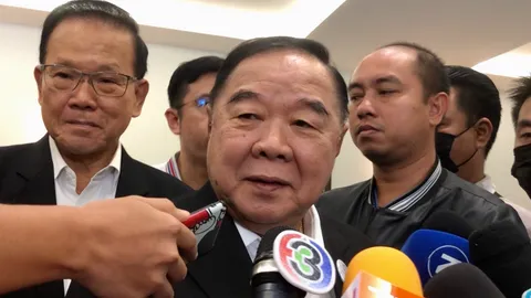 เลือกตั้ง 66 : “บิ๊กป้อม” ลั่น อยู่คนเดียวได้ ถ้าไม่มีใครจับขั้ว เมินโพล ถามสำรวจทุกบ้านไหม