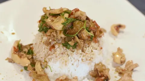 "เจี๊ยบ ข้าวกะเพรา easy" อิ่มจุใจ