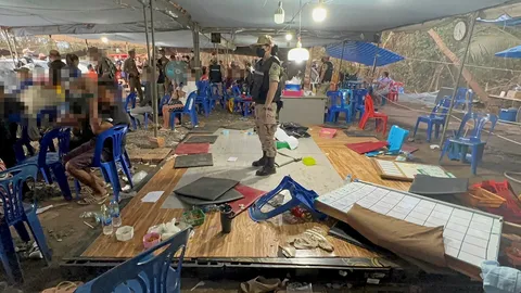 เด้งเข้ากรุ 5 เสือโรงพัก เซ่นจับบ่อนสุราษฎร์ฯ ผบช.ภ.8 ลงดาบเชือด