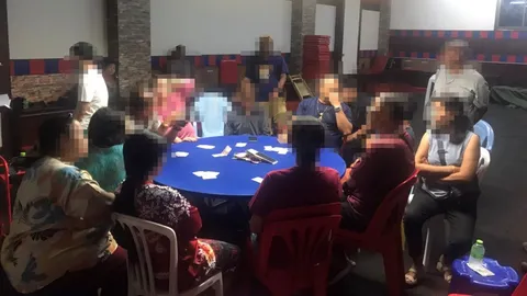 ชุดสืบภูธรภาค 8 จับบ่อนชั้นใต้ดินห้างเก่ากลางเมืองภูเก็ต รวบนักพนัน 15 คน