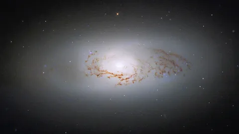 กล้องฮับเบิลส่องสังเกตกาแล็กซีเลนส์