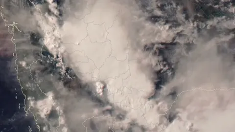 เรดาร์พบกลุ่มฝน กำลังเคลื่อนเข้า กทม.-ปริมณฑล อุตุฯ เตือนพายุฤดูร้อน ฉบับ 5