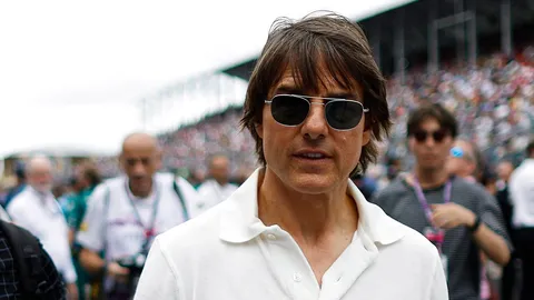 พระเอกชื่อดัง "ทอม ครูซ" เหนือชั้น ขับเครื่องบินรับรางวัล