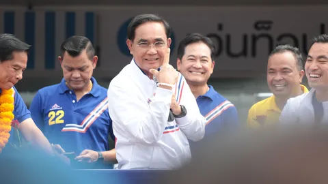 เลือกตั้ง 66 : “ลุงตู่” ไปท่าแซะ อ้อนขอคะแนน พร้อมเบ่งกล้ามโชว์ เตรียมยกทัพไปเมืองคอนพรุ่งนี้