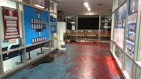 ตร.ยัน 3 นิ้ว เริ่มก่อน แจ้ง 3 ข้อหา 9 คน เตรียมขอศาลฝากขังพรุ่งนี้