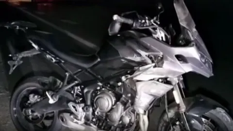 "มีไฟทางแต่ไม่เปิด" สลด บิ๊กไบค์เสียหลัก พุ่งชนฟุตปาธ สังเวย 2 ศพ