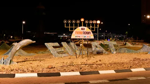 คนพัทยาร้องเรียนให้ซ่อมสัญญาณไฟจราจรวงเวียนโลมา เพราะรถไม่จอดให้ข้ามถนนมีแต่พุ่งใส่