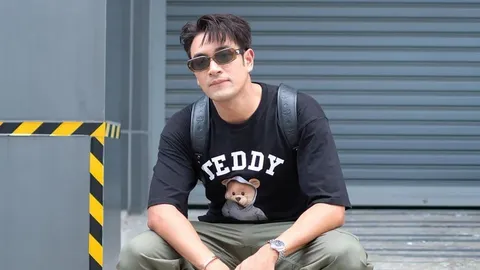 "เกรท-วรินทร" โพสต์รูปใส่เสื้อลายหมี "แจ็คกี้ ชาเคอลีน" เข้ามาเมนต์อย่างไว